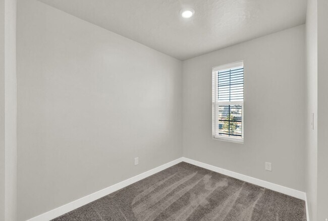 Building Photo - 128 E Geyser Ct