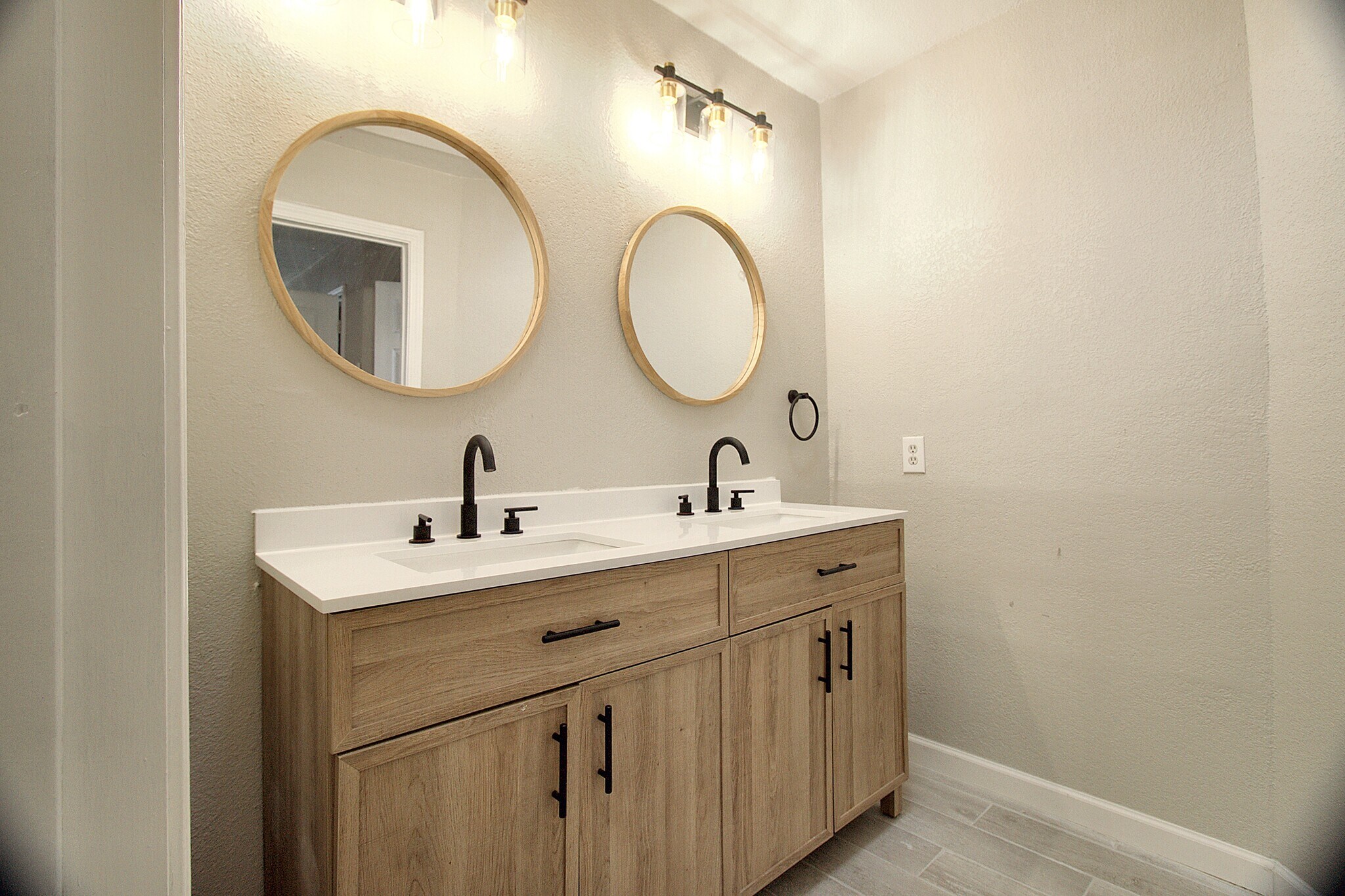 Building Photo - 911 Rockwall St