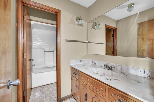 Building Photo - 532 Brentwood Cir