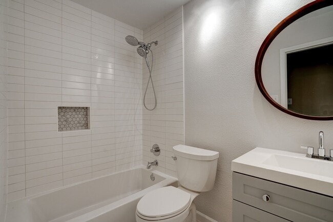 Building Photo - Beautiful 2 Bed / 2 Bath Home with Balcony in Austin