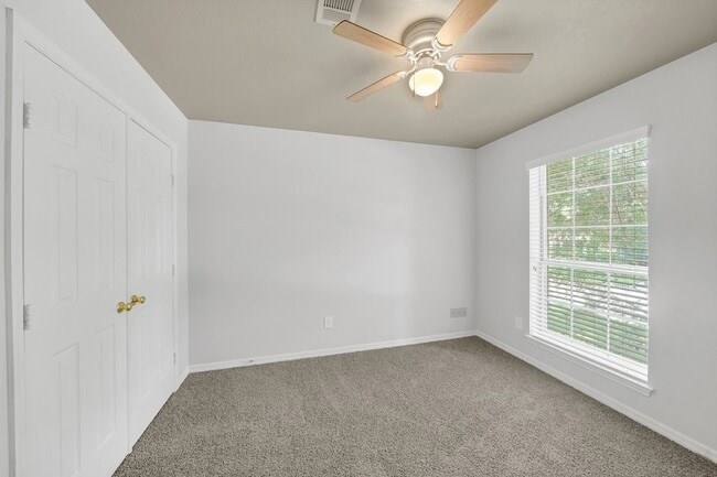 Building Photo - 3834 Echo Mountain Dr
