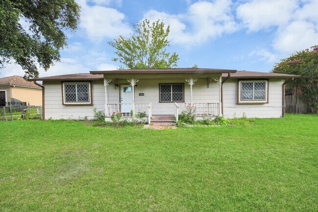 Building Photo - 535 Pampa St