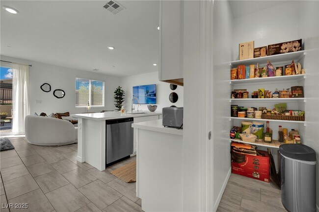 Building Photo - 8907 Roadrunner Ravine St