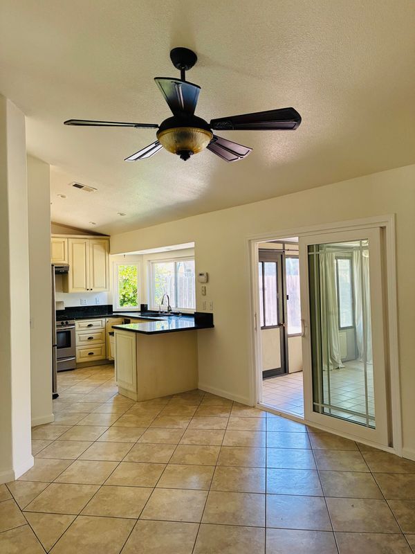 Building Photo - 45470 Clubhouse Dr