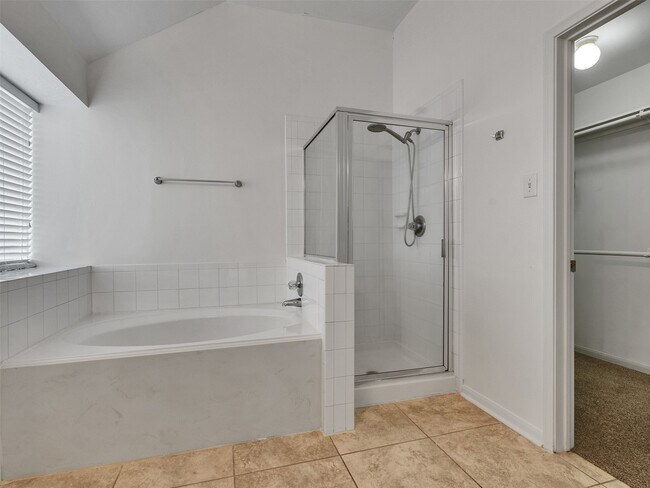 Building Photo - 3327 La Seine Ln