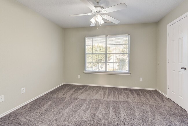 Building Photo - Gorgeous 3bed/2.5bath home!