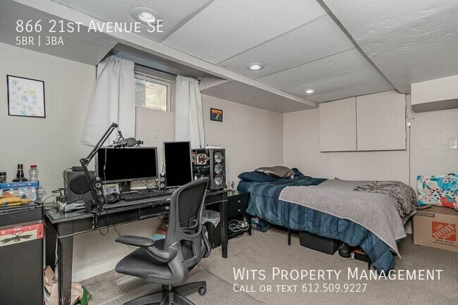 Building Photo - 866 21st Ave SE