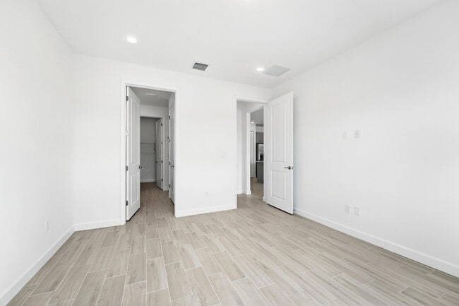 Building Photo - 3765 Harborside Ave