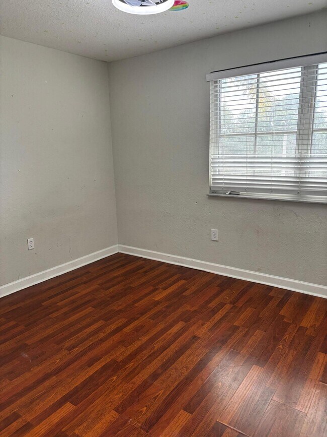 Building Photo - 1118 Shoma Dr