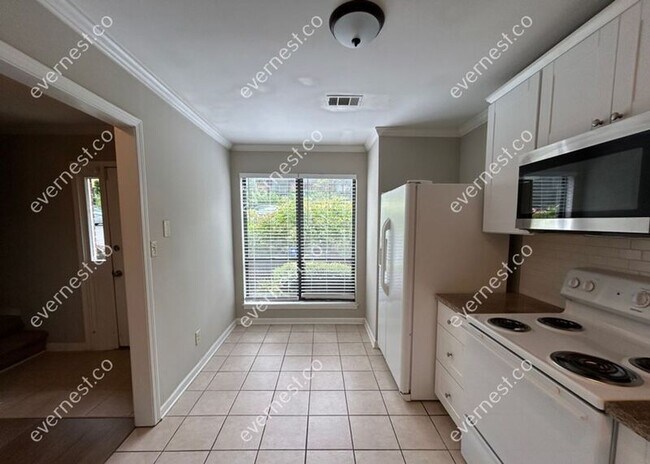 Building Photo - 2120 Newport Landing