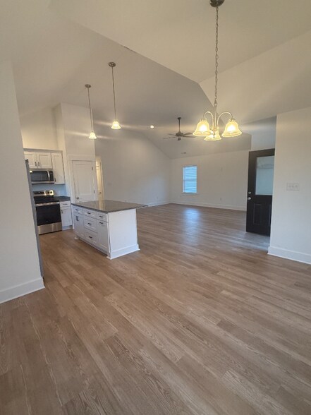 Building Photo - 213 W Palmetto St