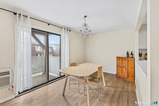 Building Photo - 22 Radio Pl