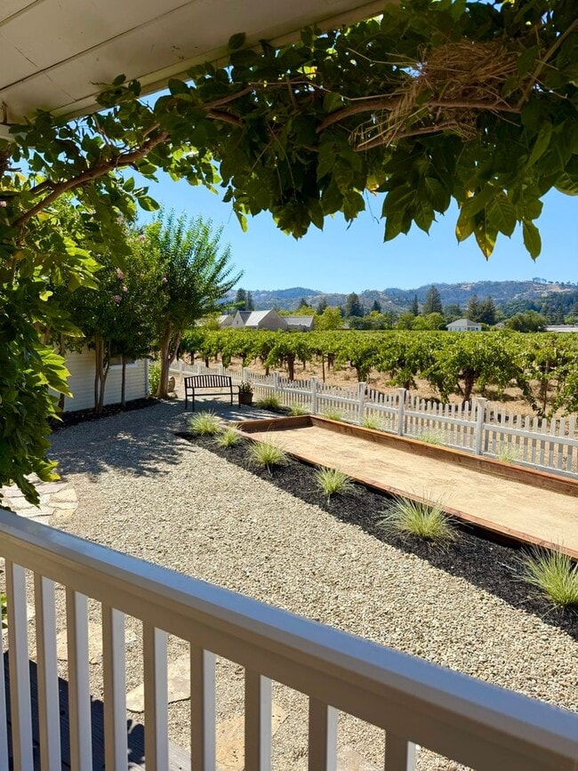 Building Photo - Pet Friendly! Walk to Downtown