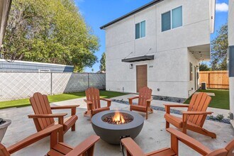 Building Photo - Fire pit!