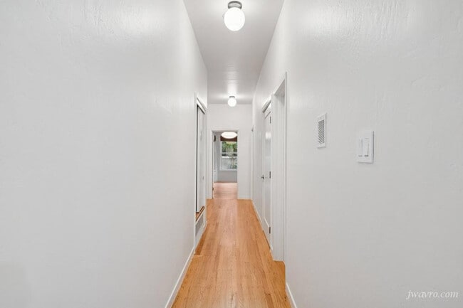 Building Photo - 354 Castro St