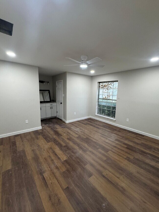 Building Photo - Solar-Powered 3BD in Lancaster with Included Yard Care & Low Utilities