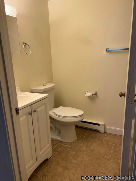 Building Photo - 357 Main St