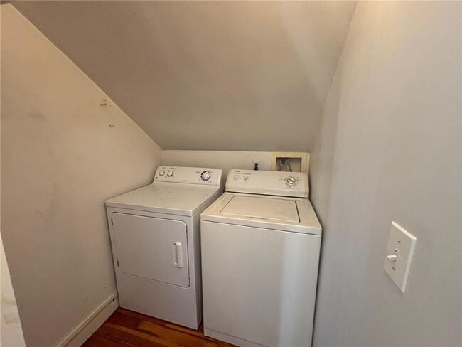 Building Photo - 712 Hope St