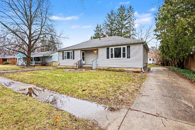 Building Photo - 1 Bedroom Rental Duplex in Midland- $1000/month