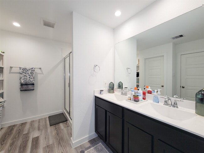 Building Photo - 3223 Creston Gate Dr