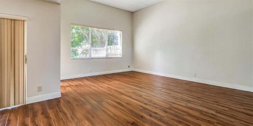 Building Photo - 1110 NW 108th Ave