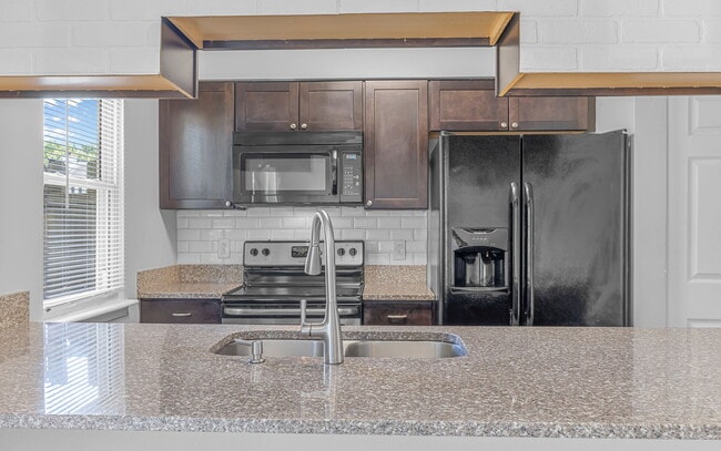 Building Photo - 1308 Mikie Ct