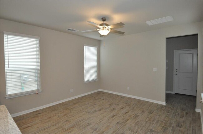 Building Photo - 1621 Bella Dr
