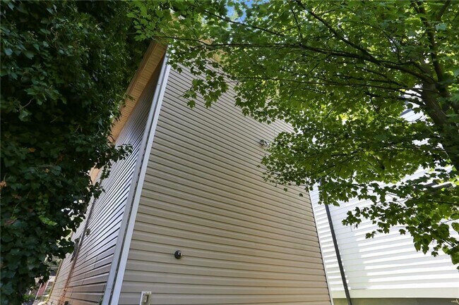Building Photo - 449 Mary St SW