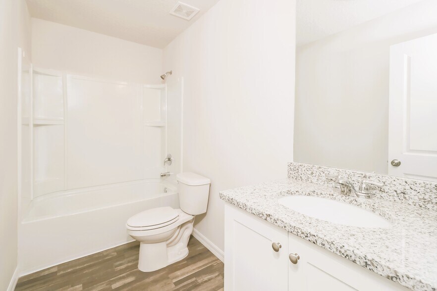 Building Photo - 2922 W Higgins Pl