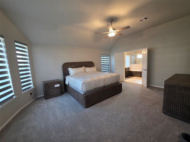 Building Photo - 13810 San Pasqual Pointe Dr