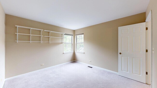 Building Photo - 1237 Cranbrook Dr