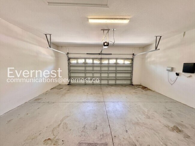 Building Photo - 11211 Flora Springs Dr