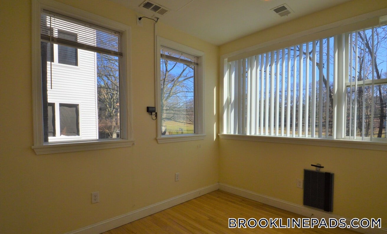 Building Photo - 1801 Beacon St