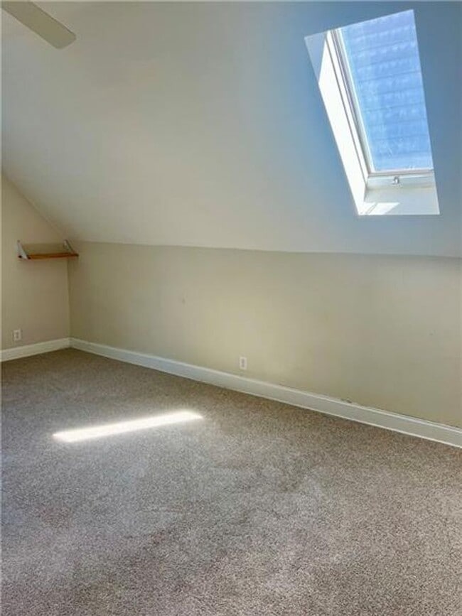 Building Photo - Luxurious 5-Bedroom Rental in the Heart of...