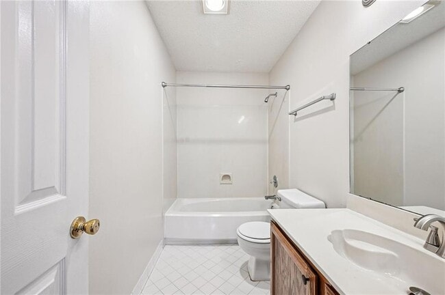 Building Photo - 109 Silverwood Dr