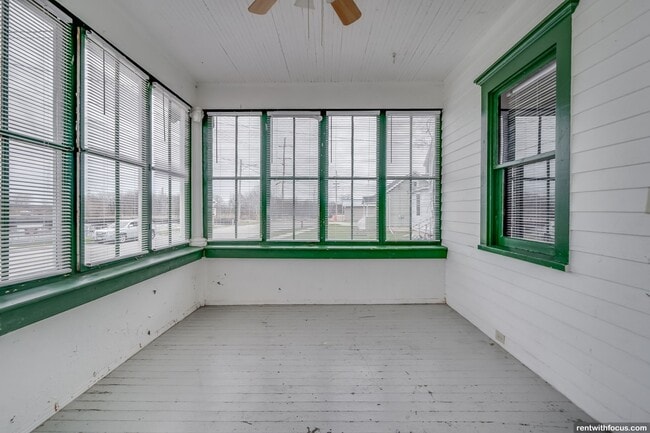 Building Photo - 211 Oak St