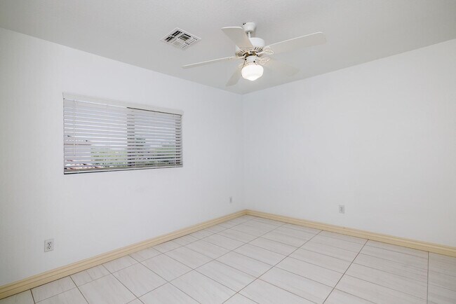 Building Photo - 7500 E Deer Valley Rd