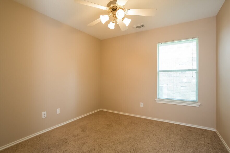 Building Photo - 6402 Bright Falls Ln