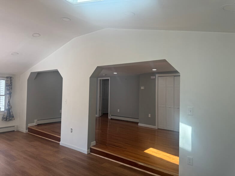 Building Photo - 1151 Silver Lake St