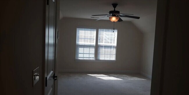 Building Photo - Discover this spacious 5-bedroom, 3.5-bath home in Elgin, SC ~ Available July 2026!