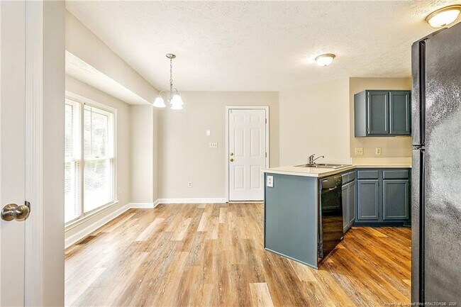 Building Photo - 5928 Lively Ct
