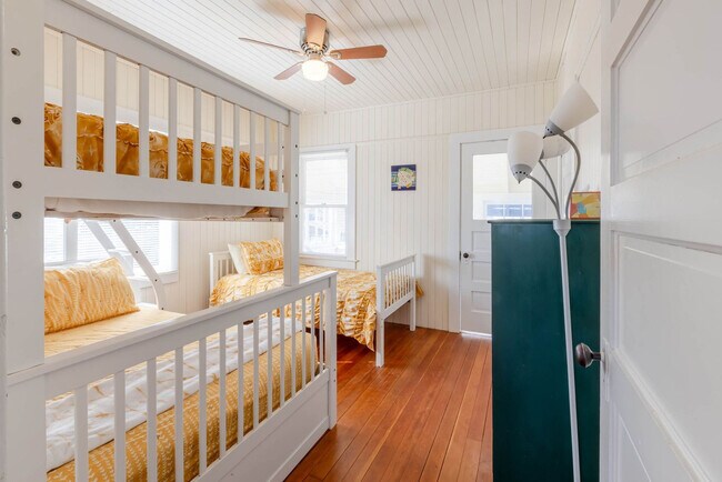 Building Photo - 640 S Columbia St