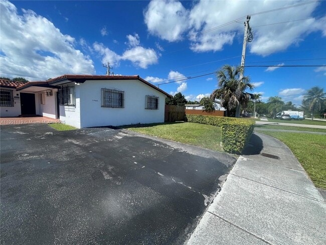 Primary Photo - 3960 SW 68th Ave