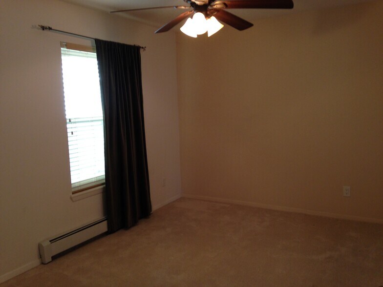 Building Photo - 7911 Countryside Dr