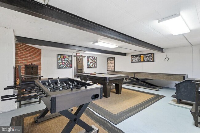 Building Photo - 5642 Jefferson Blvd