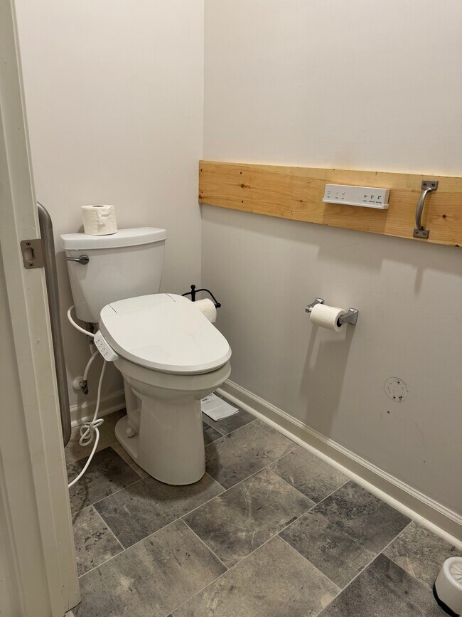 Building Photo - 839 Barlow Ln