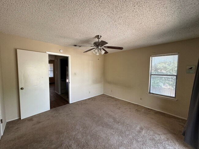 Building Photo - 1/1 Apartment in Hyde Park