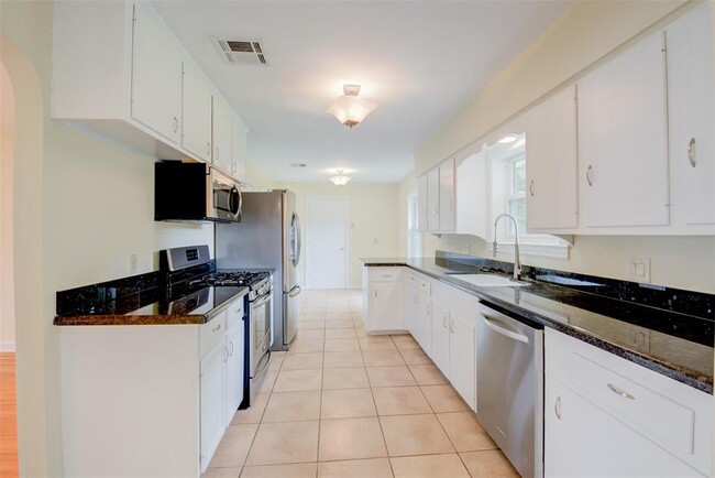 Building Photo - 8807 McAvoy Dr