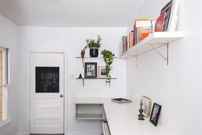 Building Photo - 2211 1/2 Pasadena Dr