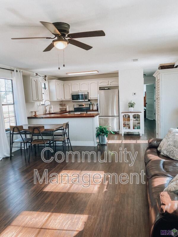 Building Photo - 11362 Cloverleaf Dr